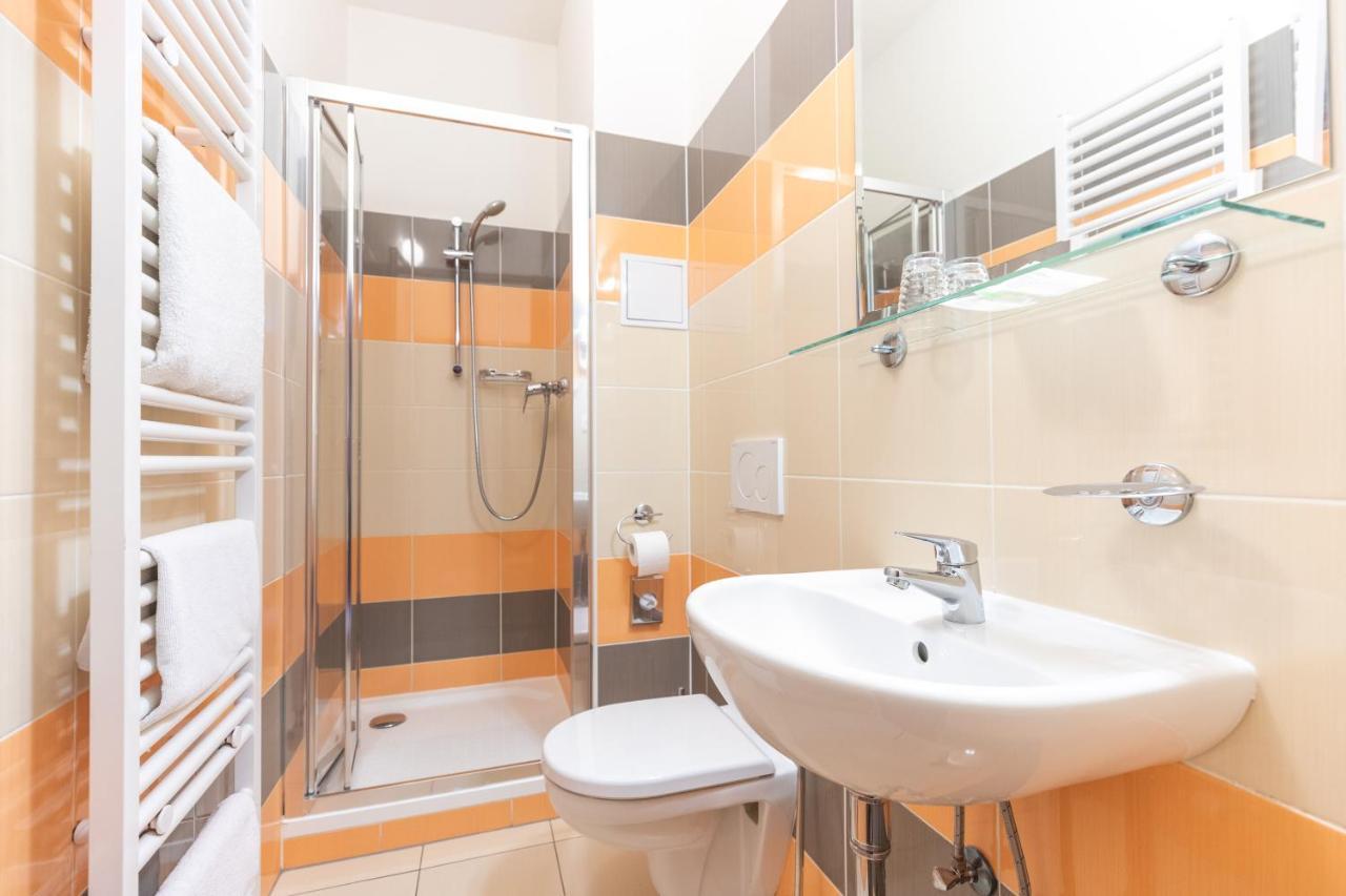 Twin Room with Private Bathroom